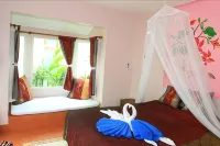 Baanmontra Beach Resort - Bankrut Hotels near Thong Chai Hill