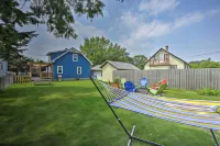 'Ania's Retreat' w/ Deck: Walk to Lake Michigan! - Pet friendly