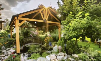 Rayleigh River Retreat - Garden Oasis