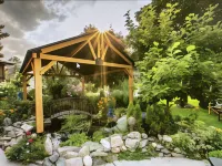 Rayleigh River Retreat - Garden Oasis Отели в г. Камлопс