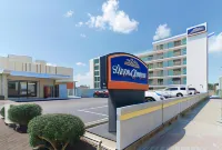Howard Johnson by Wyndham Virginia Beach at the Beach Hotels in Virginia Beach