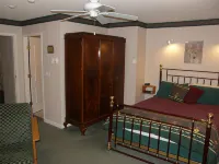 Cedar Wood Lodge Bed & Breakfast Inn