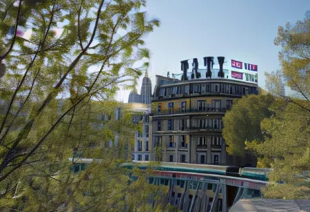 Hotel the Playce by Happyculture