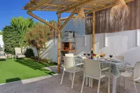 Villa Isabel by Seric, 15' Walking to the Beach Hotels in Alhaurin de la Torre