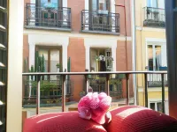 Hostal Bruña Paseo del Prado Hotels near Police