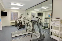 Days Inn & Suites by Wyndham Hickory - Gym
