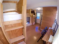 Iza Enoshima Guest House and Bar