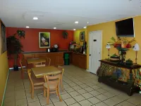 Redwood Inn - White Hall