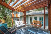 Illuminati Guest House Hotels in Sooke