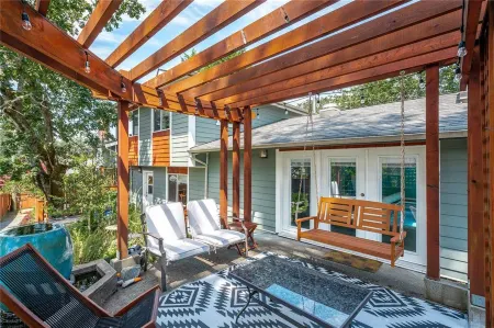 Illuminati Guest House Отели рядом с достопримечательностью «Парк штата Голдстрим»