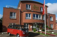 Hotel am Elbufer Hotels near Fink II U-Boot-Bunker