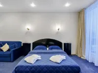 Men'k Kings Hotel Hotels near Ice Palace