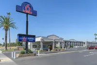 Studio 6 Suites Madera, CA - Yosemite