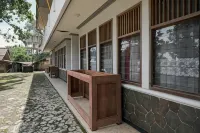 Rumah Pahoman Syariah Mitra RedDoorz Các khách sạn ở Pahoman
