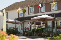 Logis Hôtel Centrotel et Spa Bulles d'Allier Hotels in Target