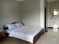Estevania Lodge Kelimutu Hotels in Koanara