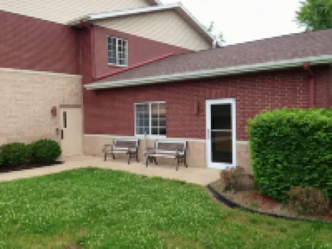 Super 8 by Wyndham Ava فنادق في 