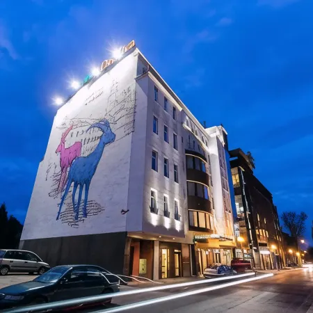 Hotel DeSilva Premium Poznań Отели рядом с достопримечательностью «Polish Theatre»