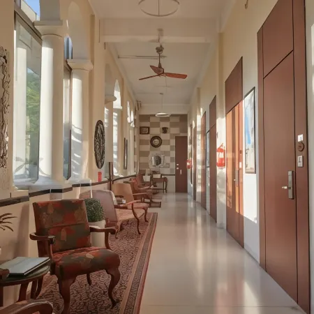 Elphinstone Hotel Отели рядом с достопримечательностью «Улица Педдер-роуд»