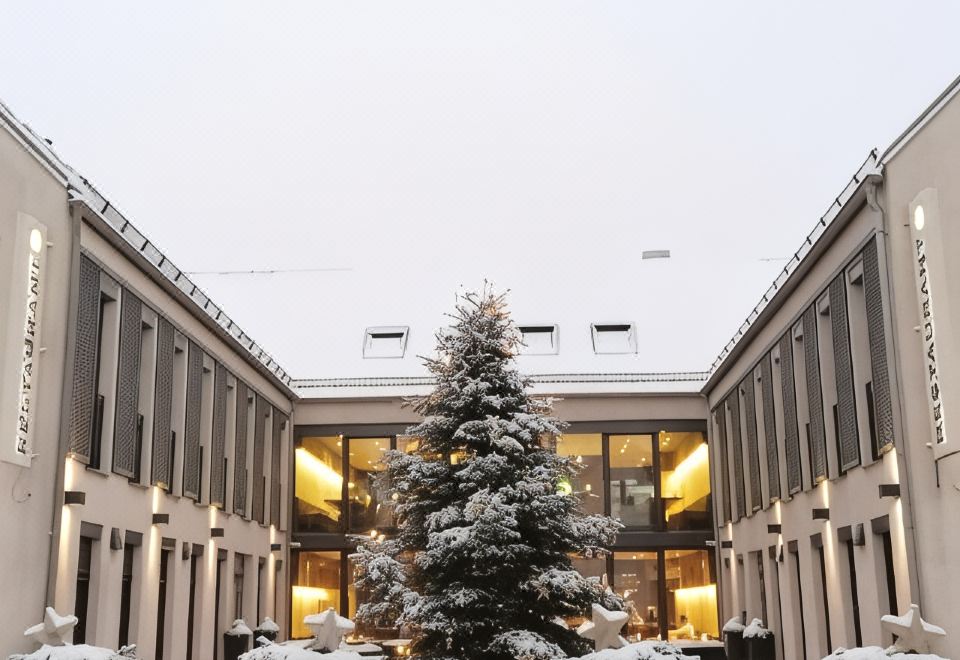 KH Hotel Mit Restaurant - Housity