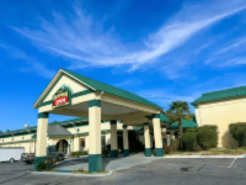 Super Inn & Suites by OYO Milledgeville Hotels in Baldwin County