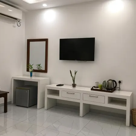 Lavinia Bay Beach Hotel