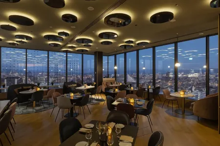 InterContinental Ljubljana Отели рядом с достопримечательностью «Cerkev Sv. Jakob»