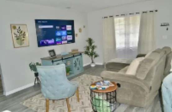 Charming 2-bedroom remodel house in welcoming St. Cloud with WiFi, AC