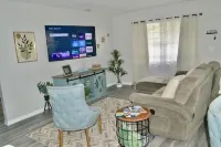 Charming 2-bedroom remodel house in welcoming St. Cloud with WiFi, AC
