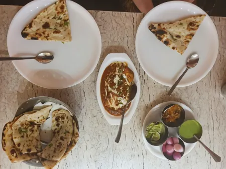 Hotel Shivay Palace Отели в г. Махуа Кхера