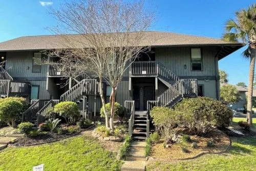 Vibez on the Lanai @ Diamondhead Hotels in Diamondhead