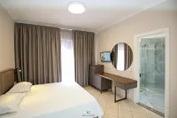 REGINA GARDEN HOTEL Hoteles en Radhimë