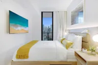 Pool, Private Balcony and Modern Gym - Stylish Chic Retreat