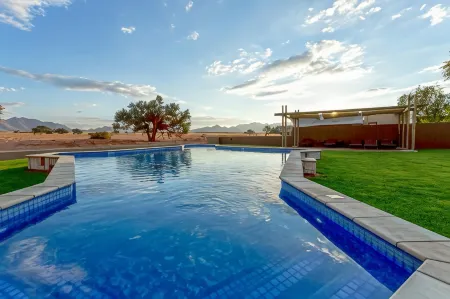 Sossusvlei Lodge Отели в г. Сезрим