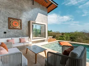 Alaya Yoga & Surf & Retreat