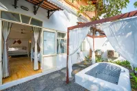 Moustache Goa Luxuria - romantici
