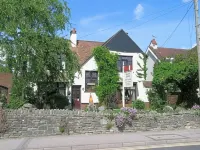 Railway Cottage Hotel dekat Durlston Castle