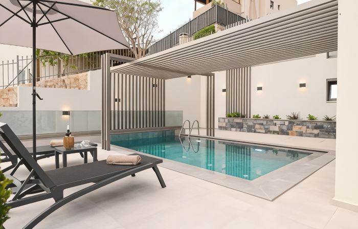 Mgk Complex Suite with Private Pool Ligaria,Made
