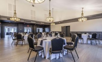The Aurora Inn Hotel and Event Center
