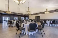 The Aurora Inn Hotel and Event Center Hotels in Twinsburg