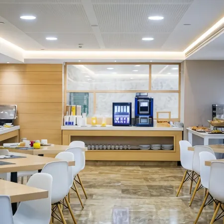 Hotel Gelmírez Отели рядом с достопримечательностью «Praza da Quintana»