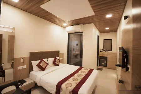 Onella Regency Отели рядом с достопримечательностью «Panchgani Hill Station Point»