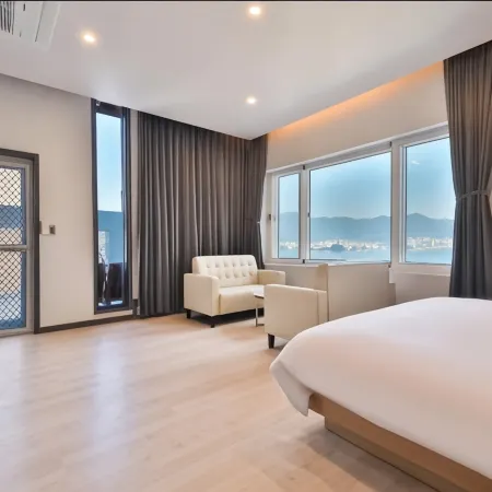 Changwon Jinhae Hotel 701 فنادق في تشانغوون