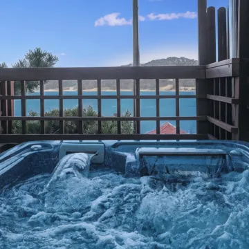 The South Sea, Spa Hill Pension