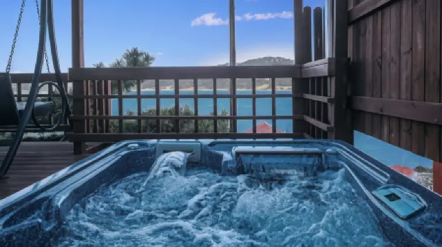 The South Sea, Spa Hill Pension