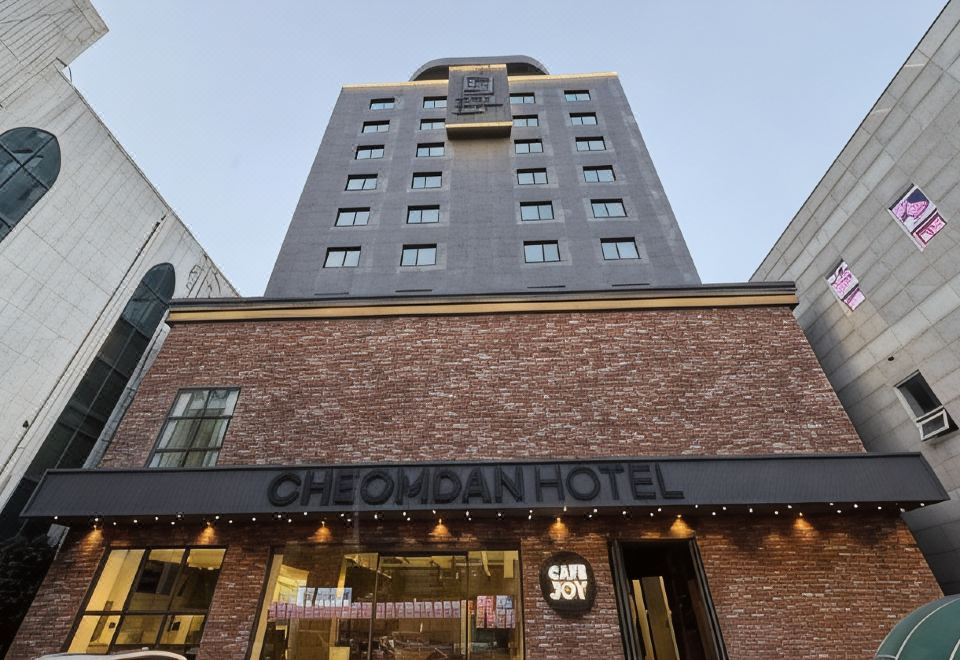 첨단 호텔 객실 내부