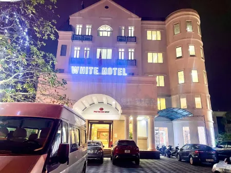 White Hotel Отели в г. Хатинь