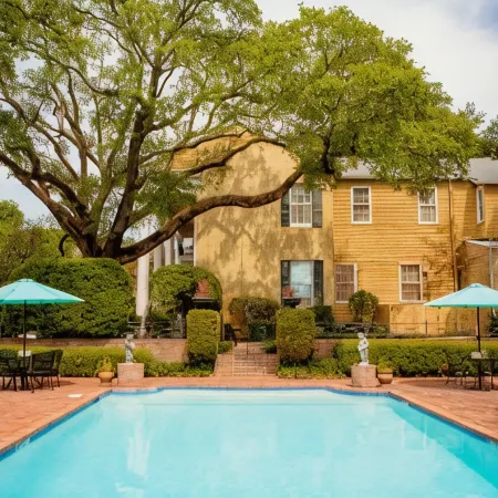 Anchuca Historic Mansion & Inn