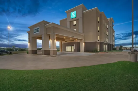 Quality Inn & Suites Pearsall