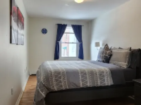 Stylish 2BR Retreat Steps from Thayer gate FREE private parking/WiFi Hotels in Highlands